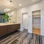 Modern Stunner 5 Min To Dt Hot Tub Rooftop Views Nashville