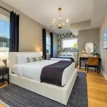 Modern Stunner 5 Min To Dt Hot Tub Rooftop Views Holiday home Nashville