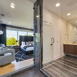 Modern Stunner 5 Min To Dt Hot Tub Rooftop Views Holiday home Nashville
