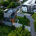 Modern Stunner 5 Min To Dt Hot Tub Rooftop Views Holiday home
