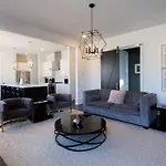 Holiday home Songbird - Sleeps 16 - Two Rooftops With View *