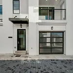 Songbird - Sleeps 16 - Two Rooftops With View