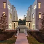 Songbird Suites - Sleeps 16 - Two Rooftops With View