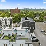 Nashville Townhouse With Rooftop & Modern Comfort