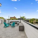 Townhouse With Rooftop & Modern Comfort *