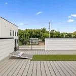 Townhouse With Rooftop & Modern Comfort Nashville