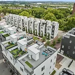 Nashville Townhouse With Rooftop & Modern Comfort