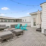 Townhouse With Rooftop & Modern Comfort