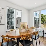 Townhouse With Rooftop & Modern Comfort Holiday home Nashville