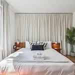 Townhouse With Rooftop & Modern Comfort *