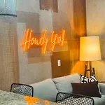 Holiday home Neon Daes Amazing 1 Bedroom Near Vandy And Broadway *