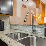 Neon Daes Amazing 1 Bedroom Near Vandy And Broadway Holiday home