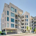Holiday home Luxury 2-bd, 2-bth Downtown Riverfront, Park Free Nashville