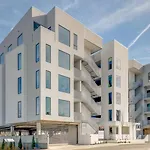 Luxury 2-bd, 2-bth Downtown Riverfront, Park Free Holiday home *