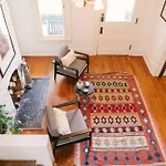 Historic Gem: 4 Bedroom With Pool, Walk To Hotspots Holiday home Nashville