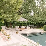 Historic Gem: 4 Bedroom With Pool, Walk To All Hotspots