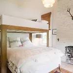 Historic Gem: 4 Bedroom With Pool, Walk To Hotspots Holiday home Nashville