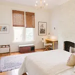 Holiday home Historic Gem: 4 Bedroom With Pool, Walk To Hotspots Nashville