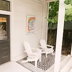 Historic Gem: 4 Bedroom With Pool, Walk To Hotspots Holiday home Nashville