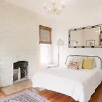 Holiday home Historic Gem: 4 Bedroom With Pool, Walk To Hotspots