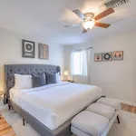 Riverfront Retreat-near Broadway, Pool, Park Free Holiday home *