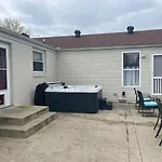 Oasis Of Nashville, With A Pool And Hot Tub ! Holiday home Nashville