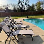 Oasis Of Nashville, With A Pool And Hot Tub ! Holiday home *