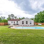 Oasis Of Nashville, With A Pool And Hot Tub ! Holiday home