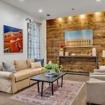 Holiday home Fabulous Nashvegas Loft Retreat Near Vandy Off West End Mins To Broadway