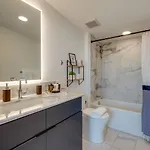 Luxury 2-bd, 2-bth Downtown Riverfront, Park Free