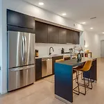 Holiday home Luxury 2-bd, 2-bth Downtown Riverfront, Park Free Nashville