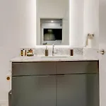 Luxury 2-bd, 2-bth Downtown Riverfront, Park Free