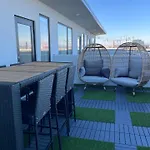 Luxury 2-bd, 2-bth Downtown Riverfront, Park Free Holiday home *