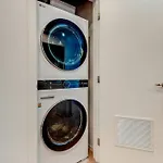 Luxury 2-bd, 2-bth Downtown Riverfront, Park Free Holiday home