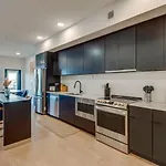 Luxury 2-bd, 2-bth Downtown Riverfront, Park Free Nashville