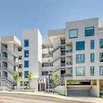 Luxury 2-bd, 2-bth Downtown Riverfront, Park Free Holiday home *