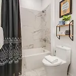 Holiday home Luxury 2-bd, 2-bth Downtown Riverfront, Park Free *
