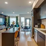 Holiday home Luxury 2-bd, 2-bth Downtown Riverfront, Park Free Nashville