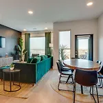 Holiday home Luxury 2-bd, 2-bth Downtown Riverfront, Park Free