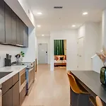 Luxury 2-bd, 2-bth Downtown Riverfront, Park Free * Nashville