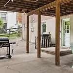 Gem Grill Mini Pickleball Sleeps 12 *