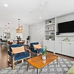 Holiday home Two Adjacent Homes By 12 South And Belmont That Sleeps 24 *