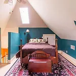 Eclectic Pet Friendly In East Holiday home Nashville