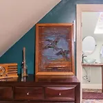 Eclectic Pet Friendly In East *