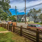 Eclectic Pet Friendly In East Holiday home *