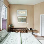 Eclectic Pet Friendly In East *