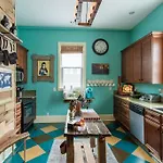 Eclectic Pet Friendly In East Holiday home