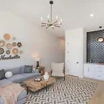 4 Bdr For 12 W Rooftop Deck & Firepit Holiday home *