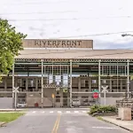 Riverfront Charm - A Scenic Downtown For 6 Holiday home Nashville