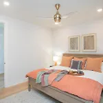 Holiday home 4 Bdr For 12 W Rooftop Deck & Firepit *